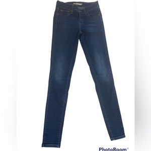 Beautiful Levi’s jeans low waisted